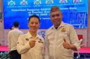 Ketua Koperasi Global Alses Sejahtera (GASS) Bahrun Usman saat foto bersama Waketum Kadin Indonesia Bidang Keanggotaan Pengurus DPP Kadin disela-sela pelantikan Ketua Kadin Kab/Kota Se- Provinsi Gorontalo